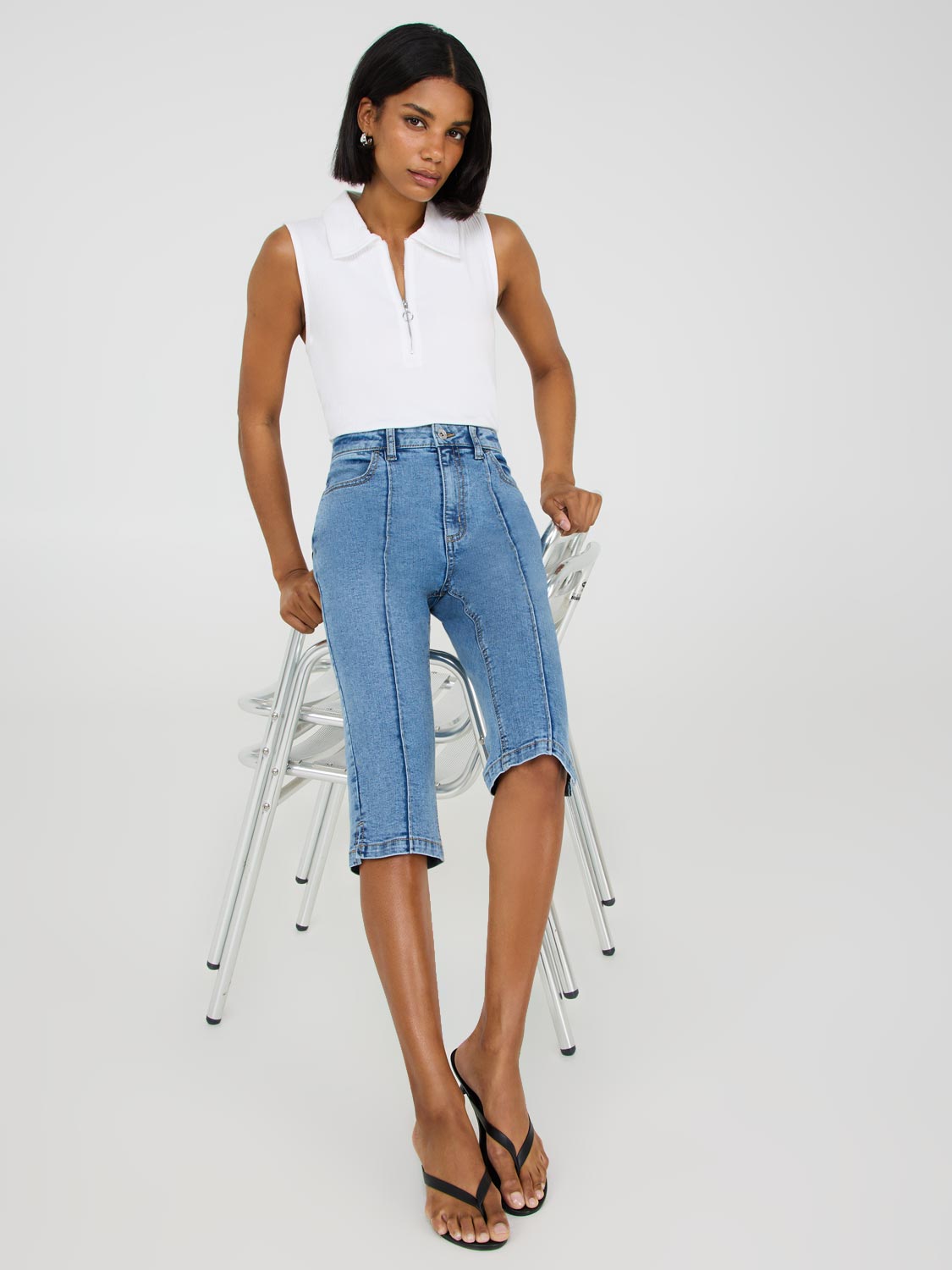 Front Pintuck Denim Capri Pants