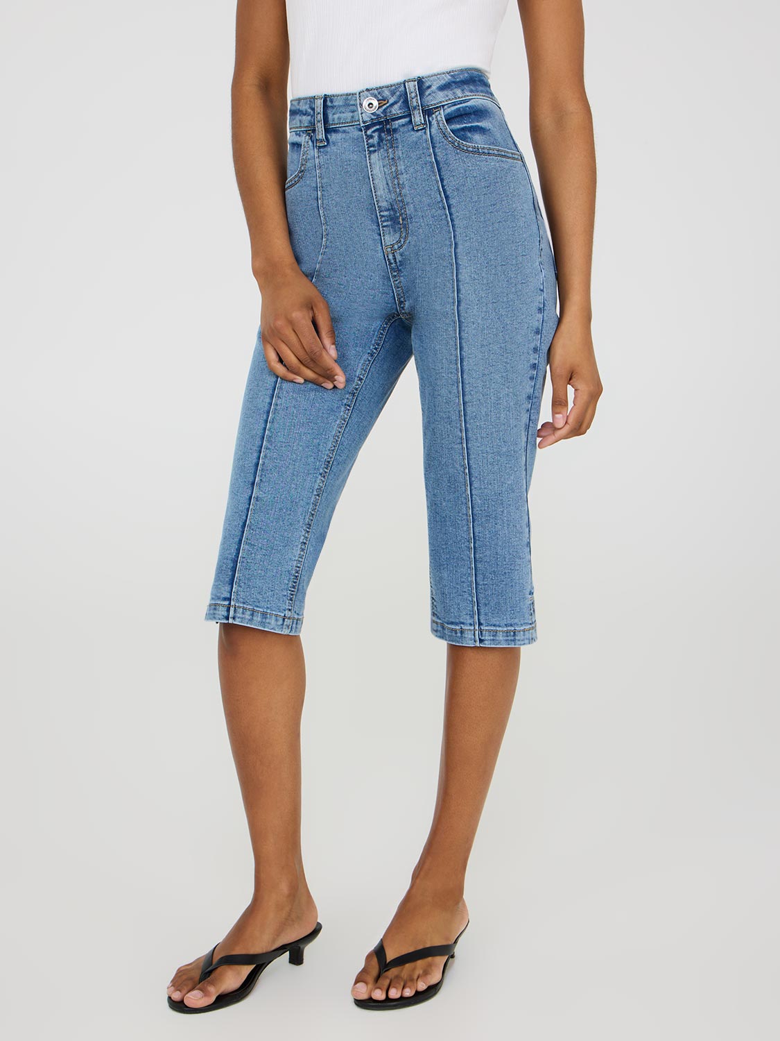 Front Pintuck Denim Capri Pants